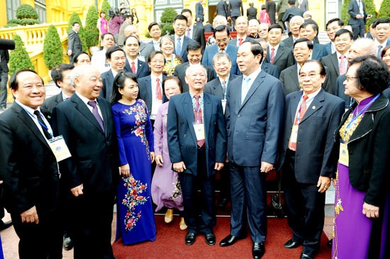 President Quang and good medical workers (Photo: SGGP) President Quang and good medical workers (Photo: SGGP)